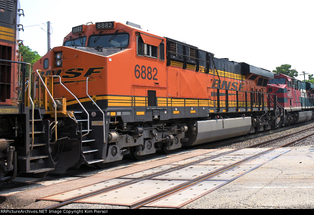 BNSF 6882